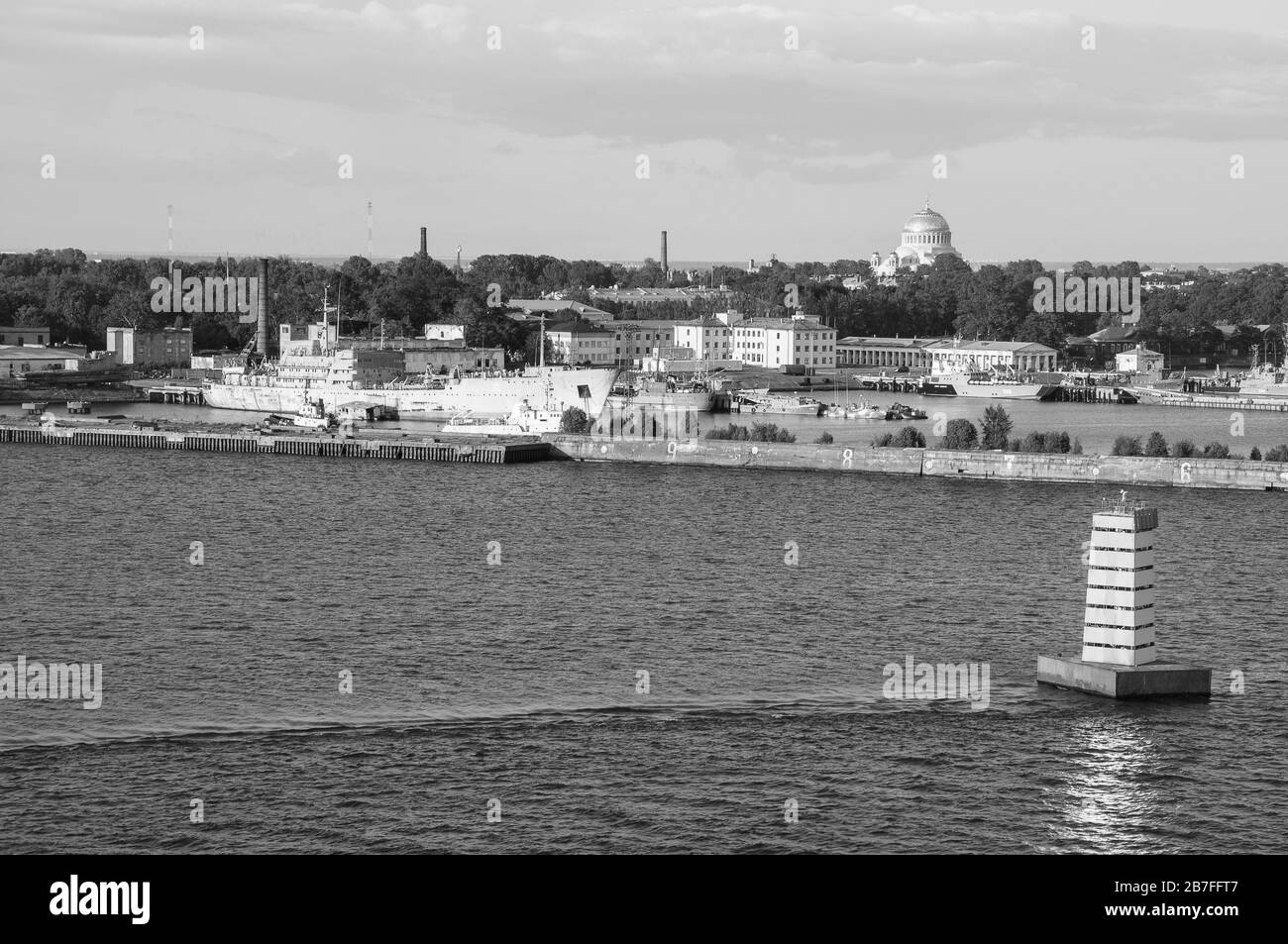 Base naval de Kronstadt en San Petersburgo Foto de stock