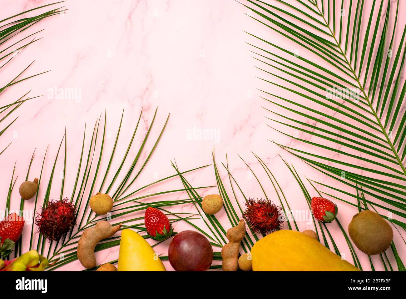Frutas Exoticas Y Hojas Verdes Tropicales Sobre Fondo Rosa Pastel Con Espacio De Copia Marco De Papaya Mango Longan Tamarindo Fresa Rambutan R Fotografia De Stock Alamy Frutas Exoticas Y Hojas Verdes Tropicales Sobre Fondo Rosa Pastel Con Espacio De Copia Marco De Papaya Mango Longan Tamarindo Fresa Rambutan R Fotografia De Stock Alamy