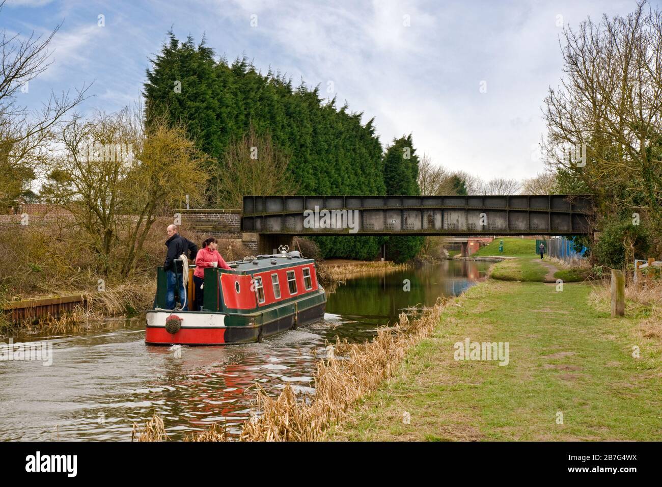 Barco estrecho en el canal de Chesterfield en Misterton, Nottinghamshire Foto de stock