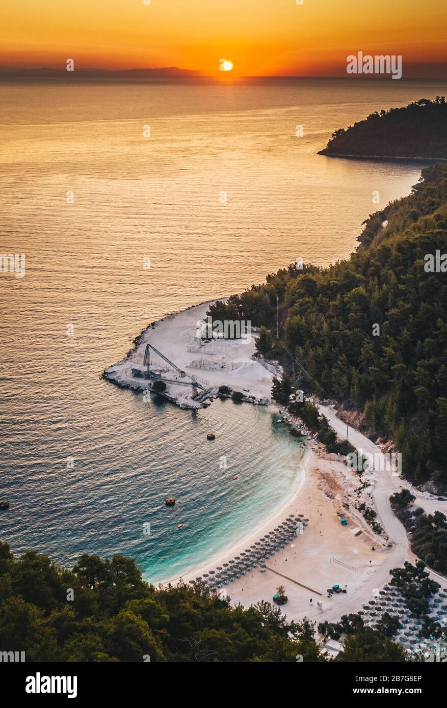Grecia isla paradisíaca Thassos al amanecer cerca de Marble Beach Foto de stock