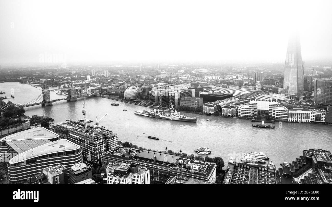 El río Támesis de Londres Foto de stock