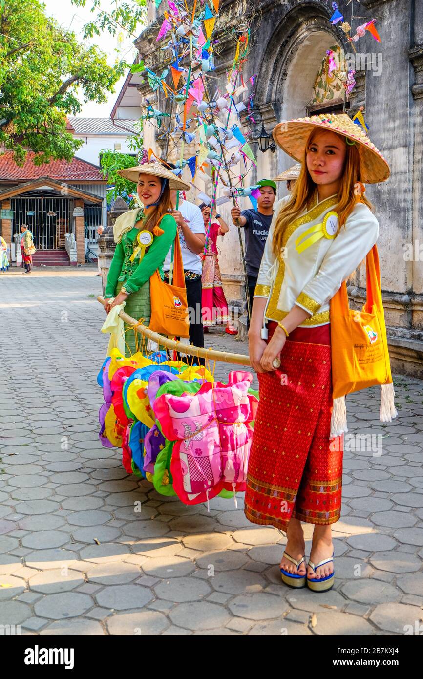 Sombreros tailandeses tradicionales fotografías e imágenes de alta