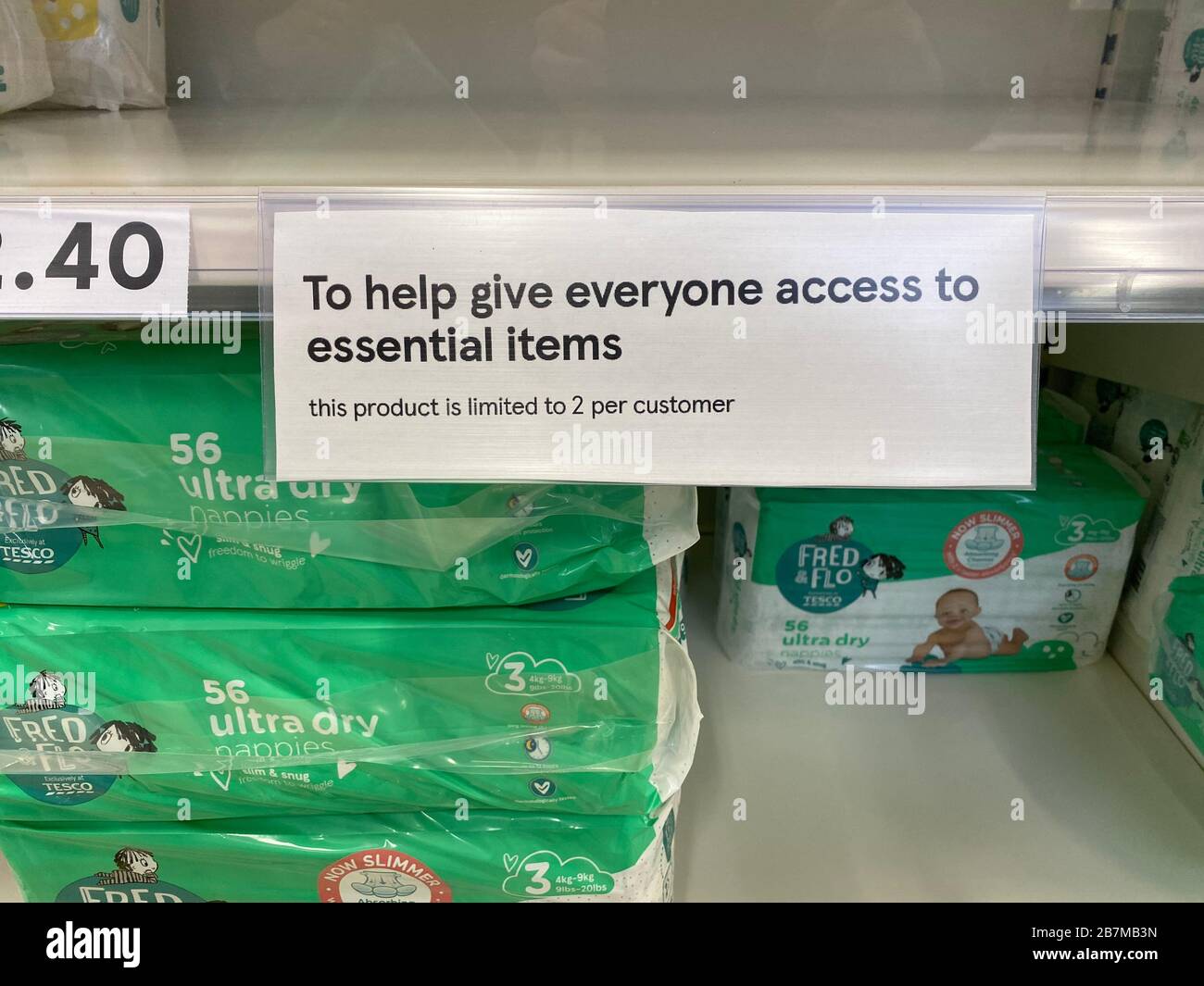 OXFORD, Reino Unido - 16 de marzo de 2020: Vacíe las estanterías de los supermercados en una tienda de comestibles local mientras la gente se prepara para el bloqueo del coronavirus Foto de stock