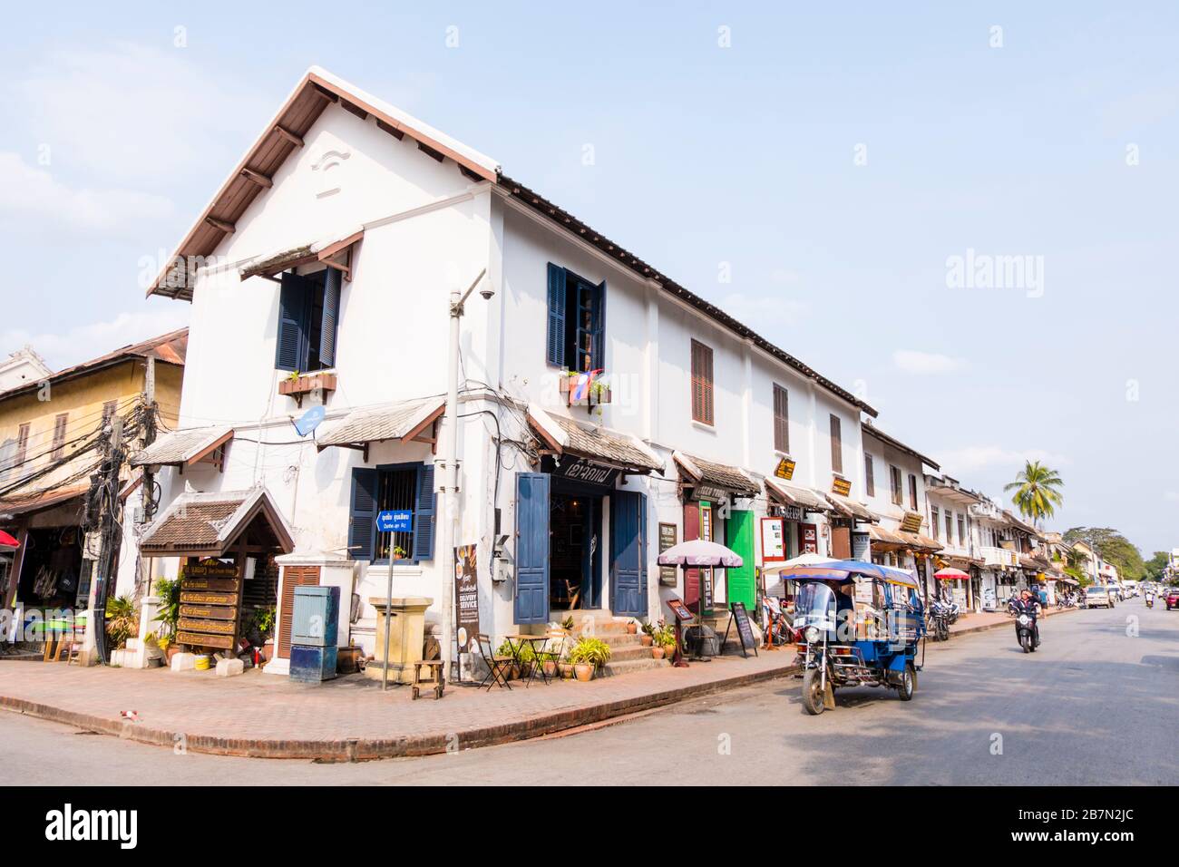 Sisavangvong Road, casco antiguo, Luang Prabang, Laos Foto de stock