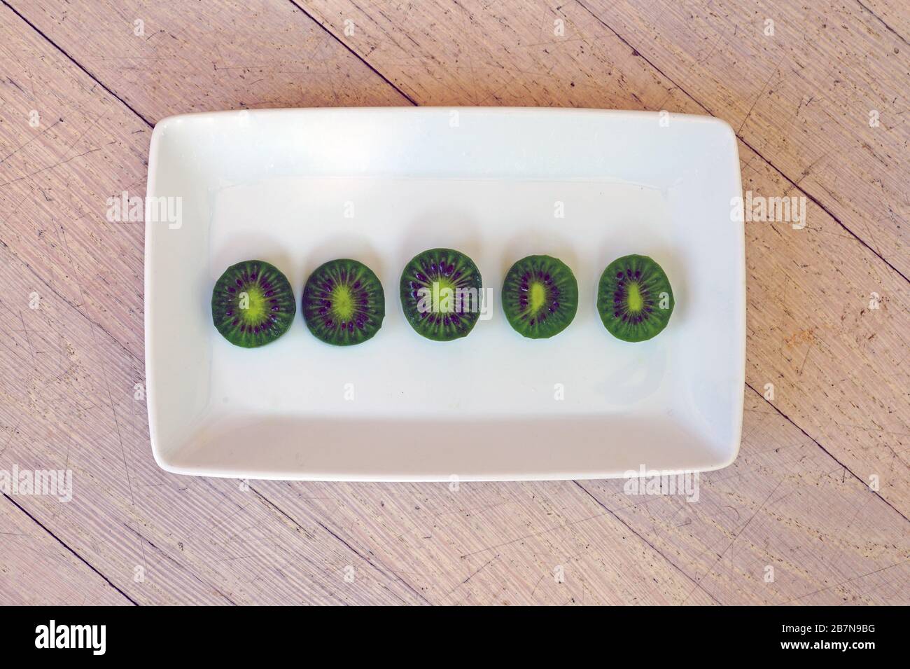 Baby Kiwi Fruit Fotos E Imagenes De Stock Alamy
