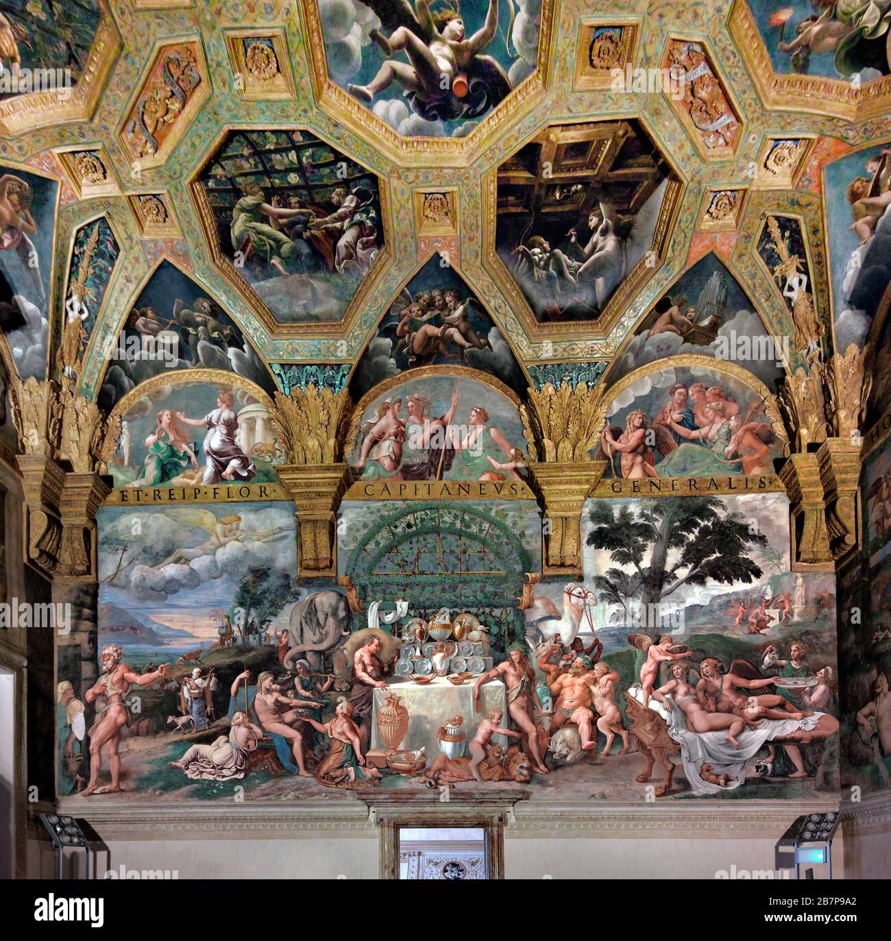 'Banquete de los dioses' en la 'Cámara de Cupido y Psique'. Fresco por Giulio Romano y ayudantes (siglo 16) dentro del Palazzo Te, Mantua, Lombardía, que Foto de stock