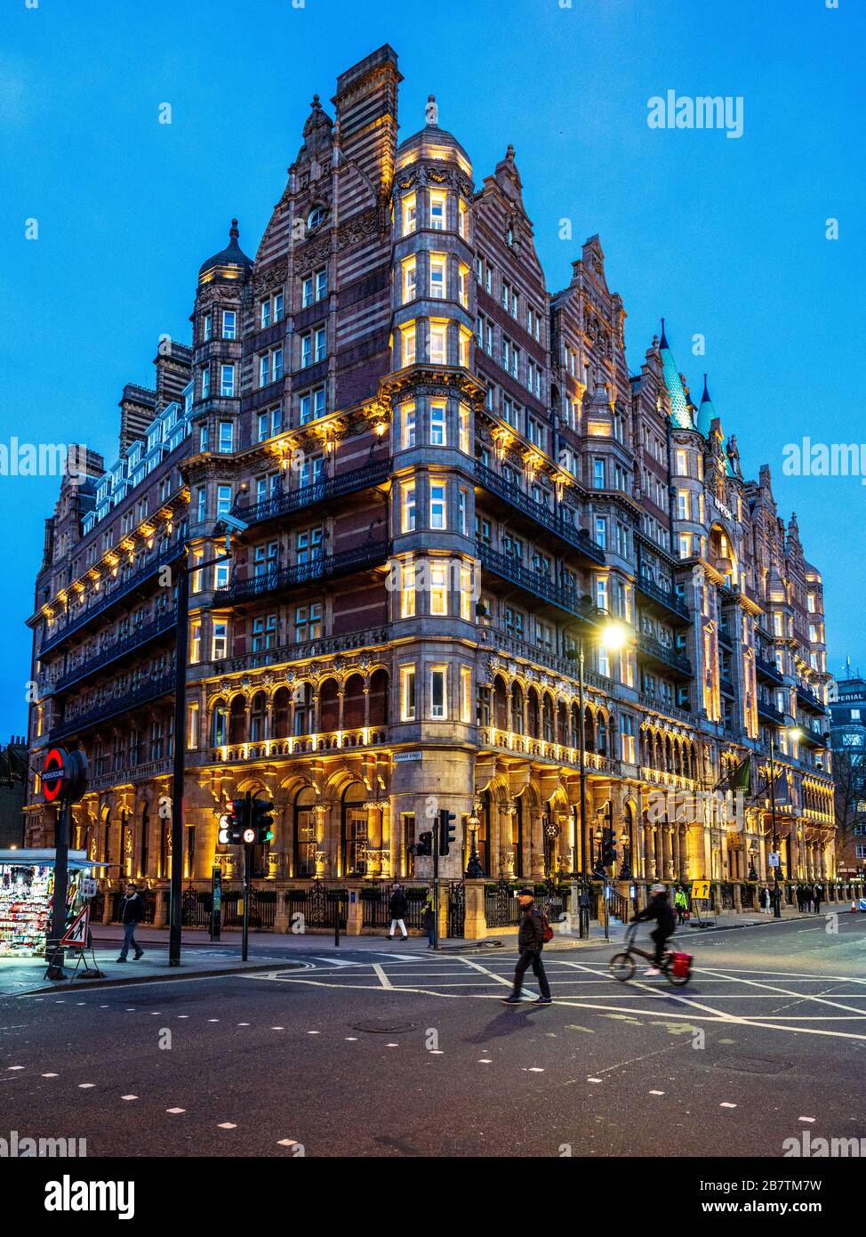 Fitzroy Kimpton Hotel De Londres En Russell Square En Bloomsbury Londres Central Originalmente El Hotel Russell Arquitecto Charles Fitzroy Doll Abrio 1900 Fotografia De Stock Alamy