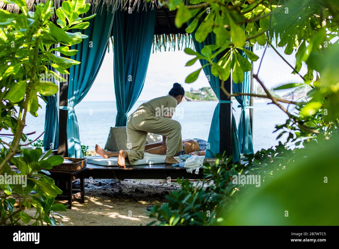 Disfrute de un masaje en el Spa Resort on the Beach, Ko Samui, Tailandia Foto de stock