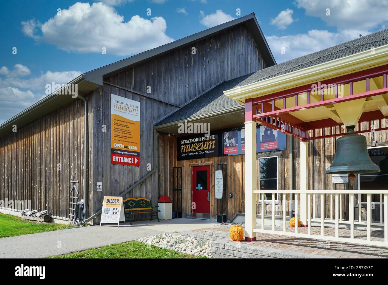 Museo de justin bieber fotografias e imagenes de alta resolucion - Alamy