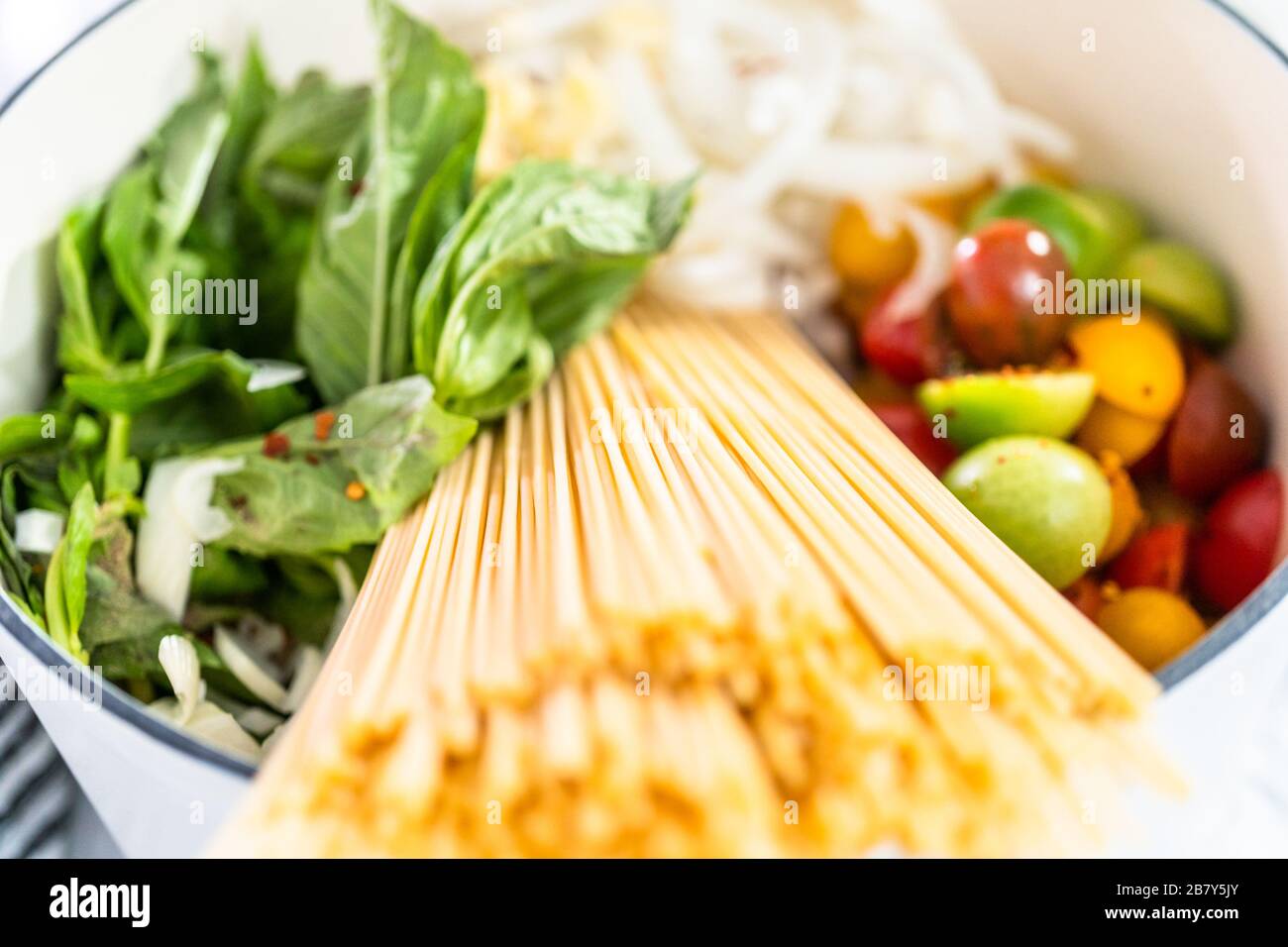 Olla De Horno Holandã©s Fotos e Imágenes de stock - Alamy