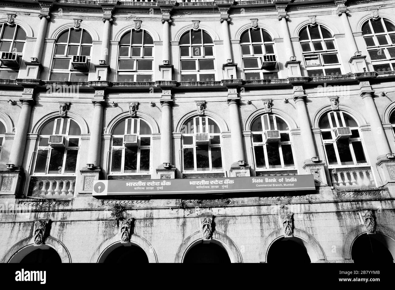 Edificio antiguo del Banco Estatal de la India, Horniman Circle, Fort, Bombay, Mumbai, Maharashtra, India, Asia Foto de stock