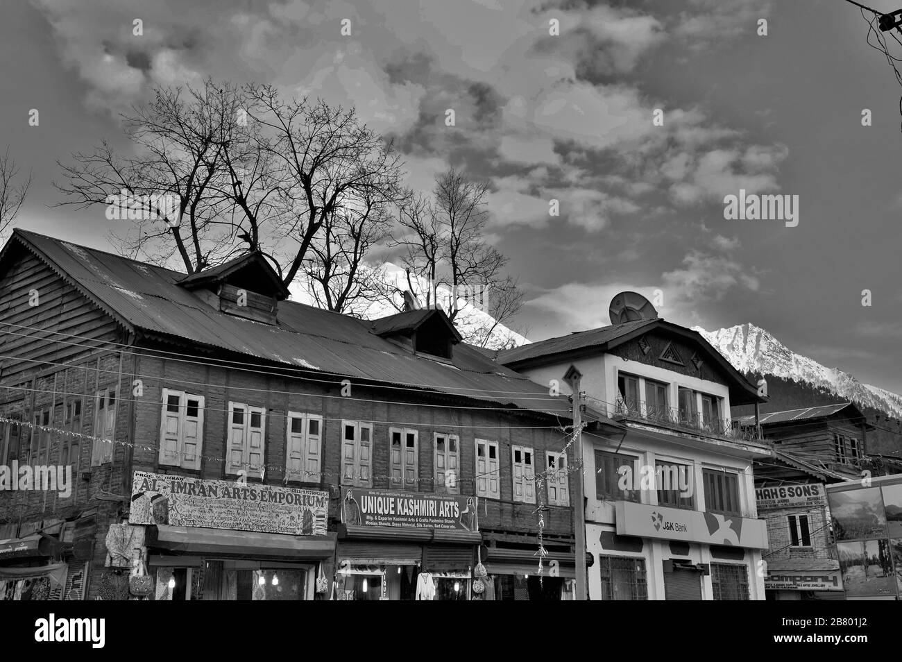 Edificio del Banco J&K, Pahalgam, Cachemira, Jammu y Cachemira, India, Asia Foto de stock