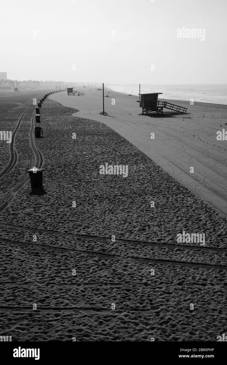 Temprano en la mañana en la playa de Santa Mónica Foto de stock