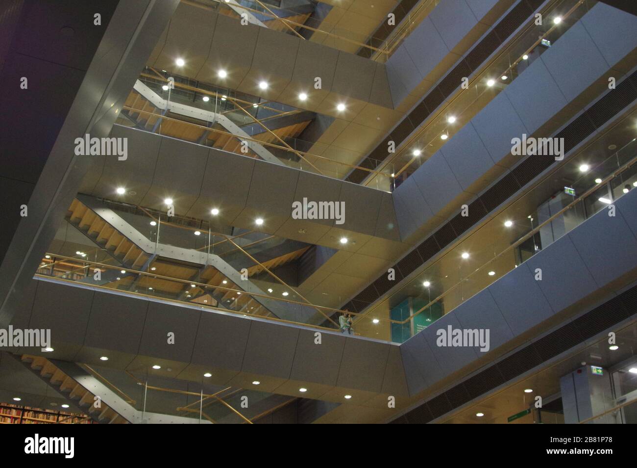 Diseno Y Decoracion En Escalera Moderna Fotografia De Stock Alamy