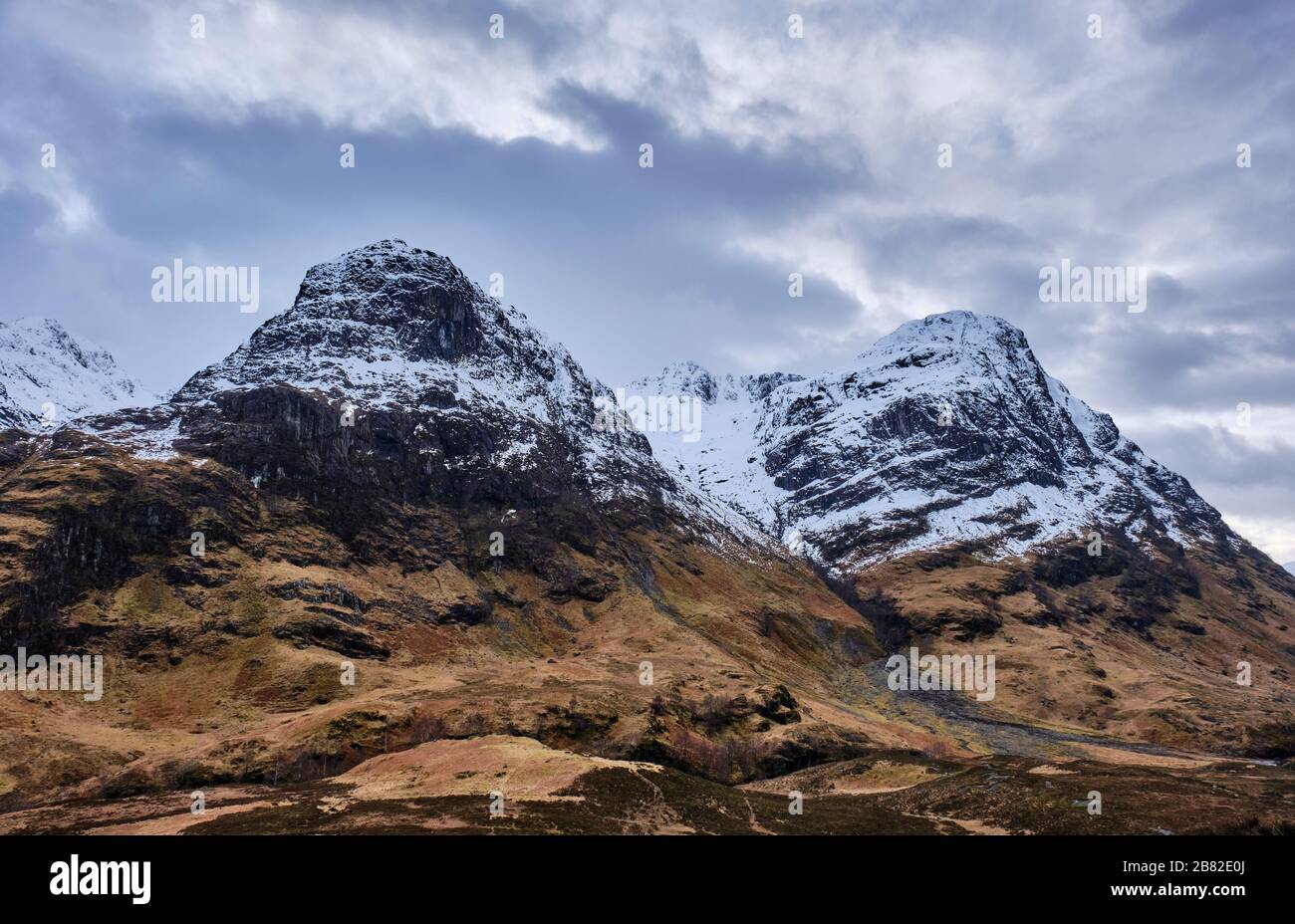 Dos de las tres Hermanas de Glen Coe, Argyll & Bute, Escocia Foto de stock