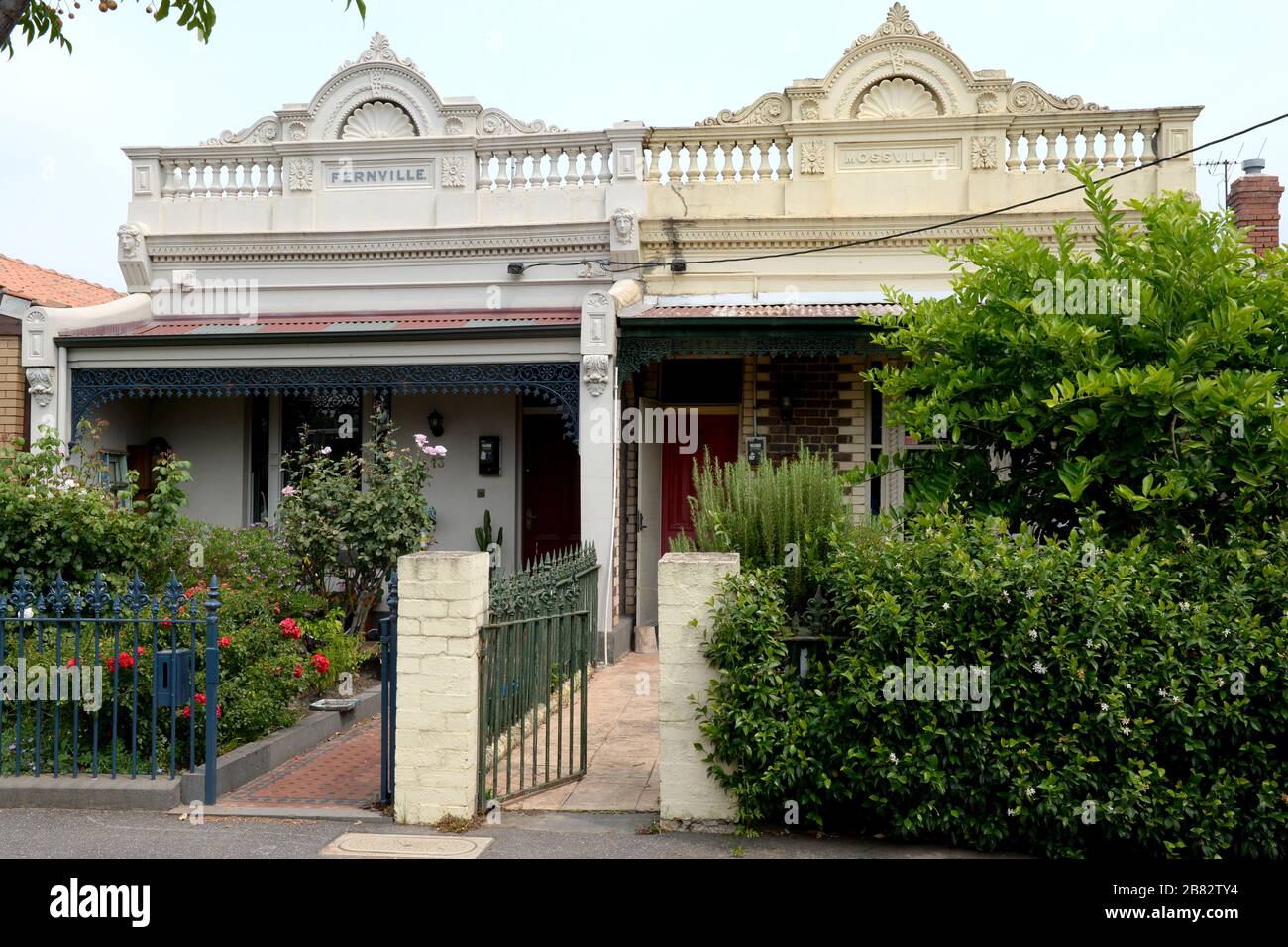 Casas victorianas semiadosadas en Melbourne, Victoria, Australia Foto de stock