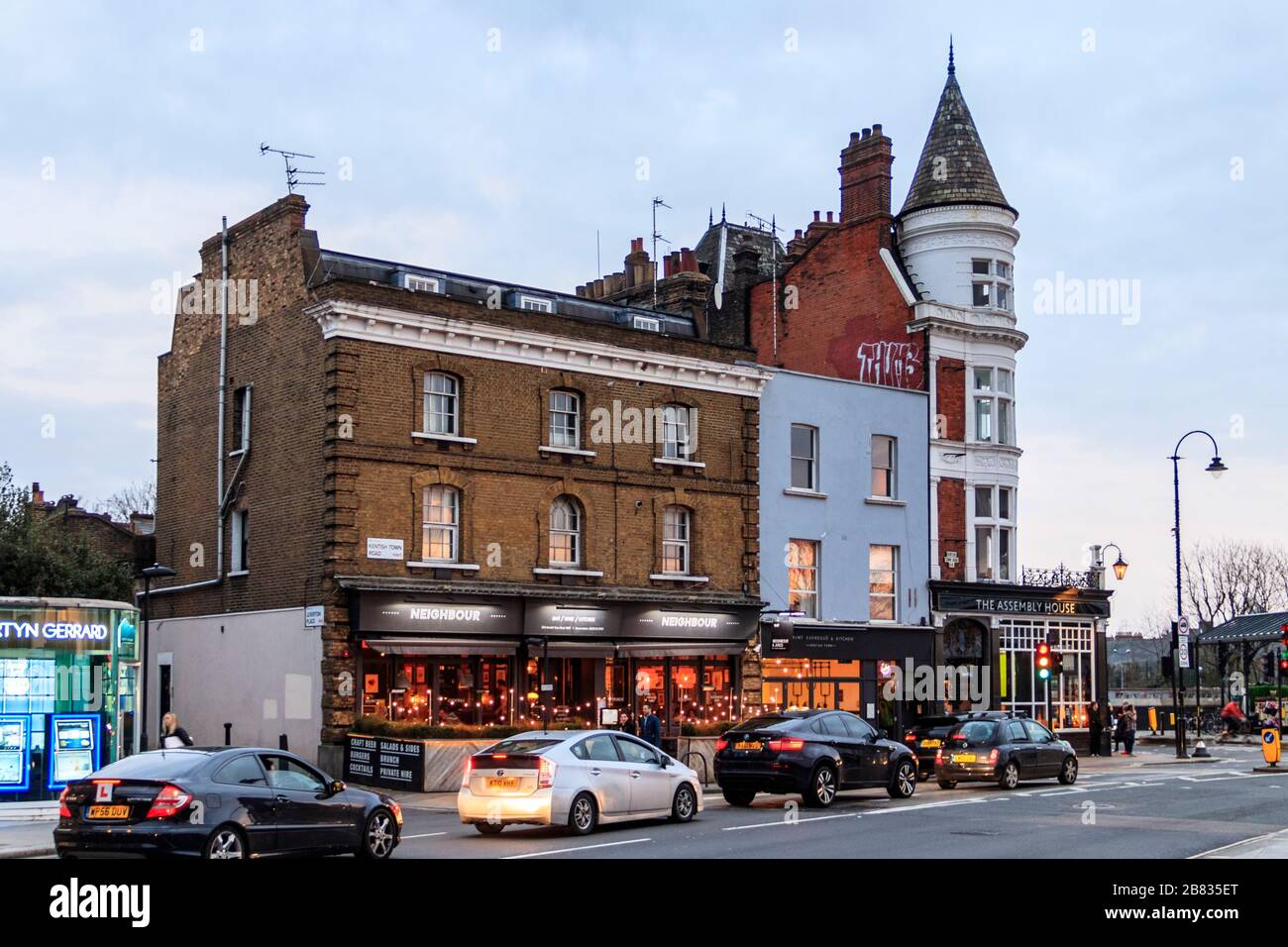The Assembly House Public House y Neighbor Bar and Restaurant en Kentish Town, Londres, Reino Unido Foto de stock