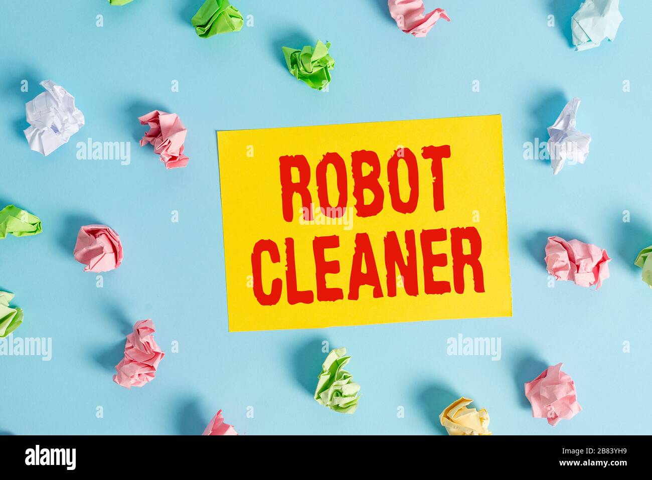 Escritura manual conceptual que muestra el limpiador de robots. Concepto que significa Programación inteligente y un sistema limitado de limpieza por vacío de color clothespin rectang Foto de stock
