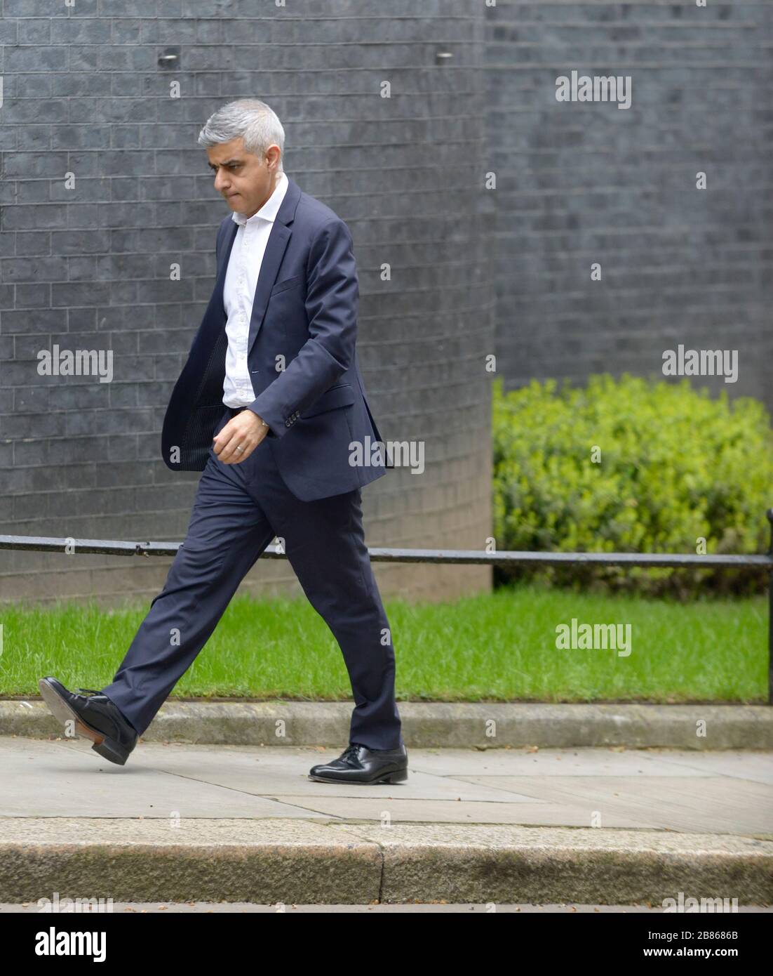 Sadiq Khan (Alcalde de Londres) en Downing Street para asistir a una reunión en el número 10 sobre el coronavirus, el 19 de marzo de 2020 Foto de stock