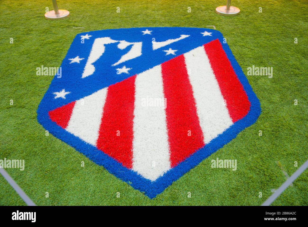 Emblema del Atlético de Madrid sobre el terreno. Estadio Metropolitano de Wanda, Madrid, España. Foto de stock