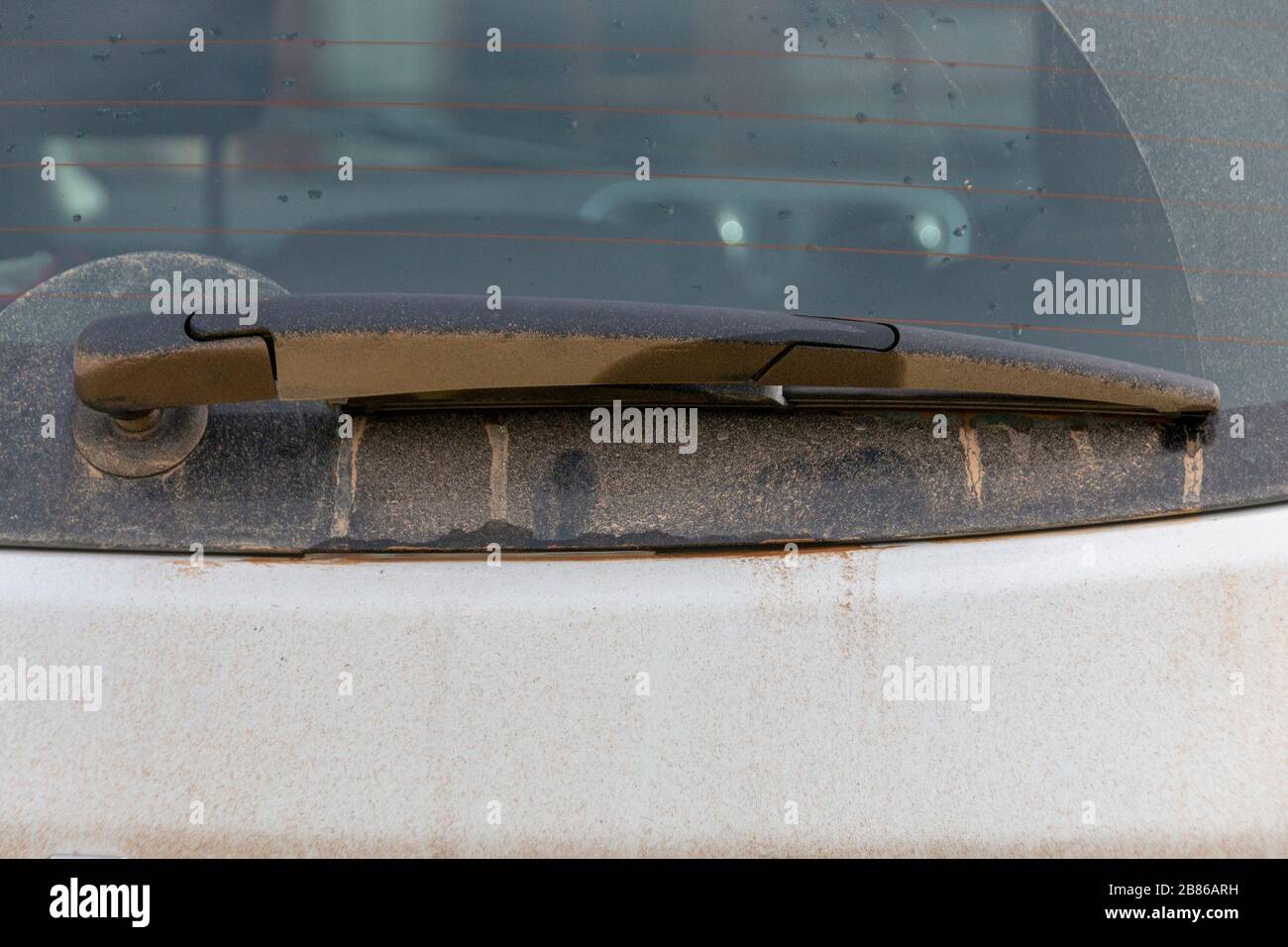 Coche limpiaparabrisas trasero fotografías e imágenes de alta resolución -  Alamy