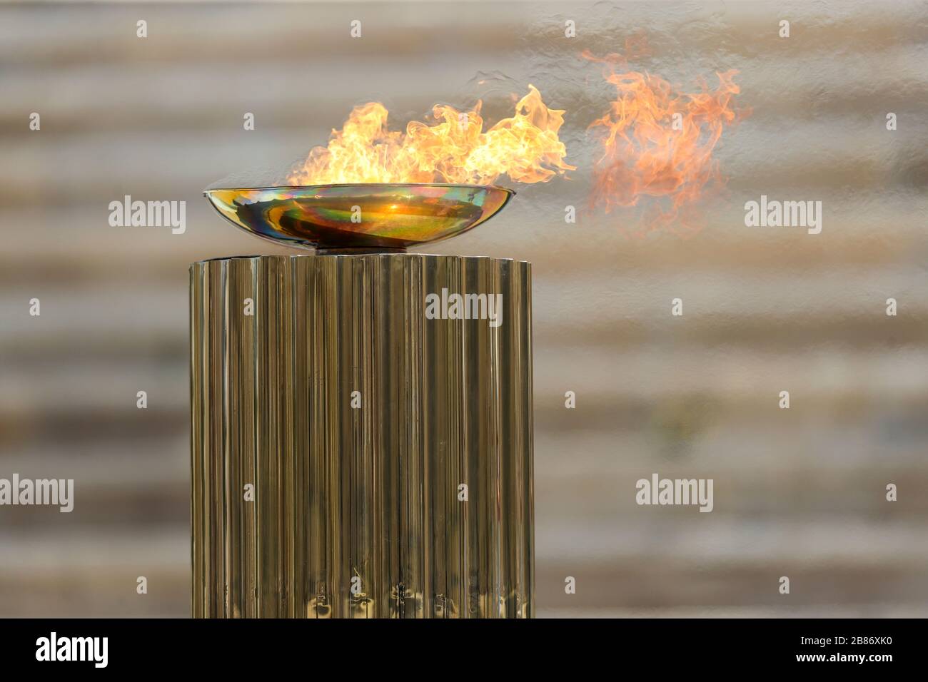 Atenas, Grecia - 19 de marzo de 2020: Ceremonia de entrega de la llama Olímpica para los Juegos Olímpicos de Verano 2020 de Tokio en el Estadio Panathenaic Kallimarmaro Foto de stock