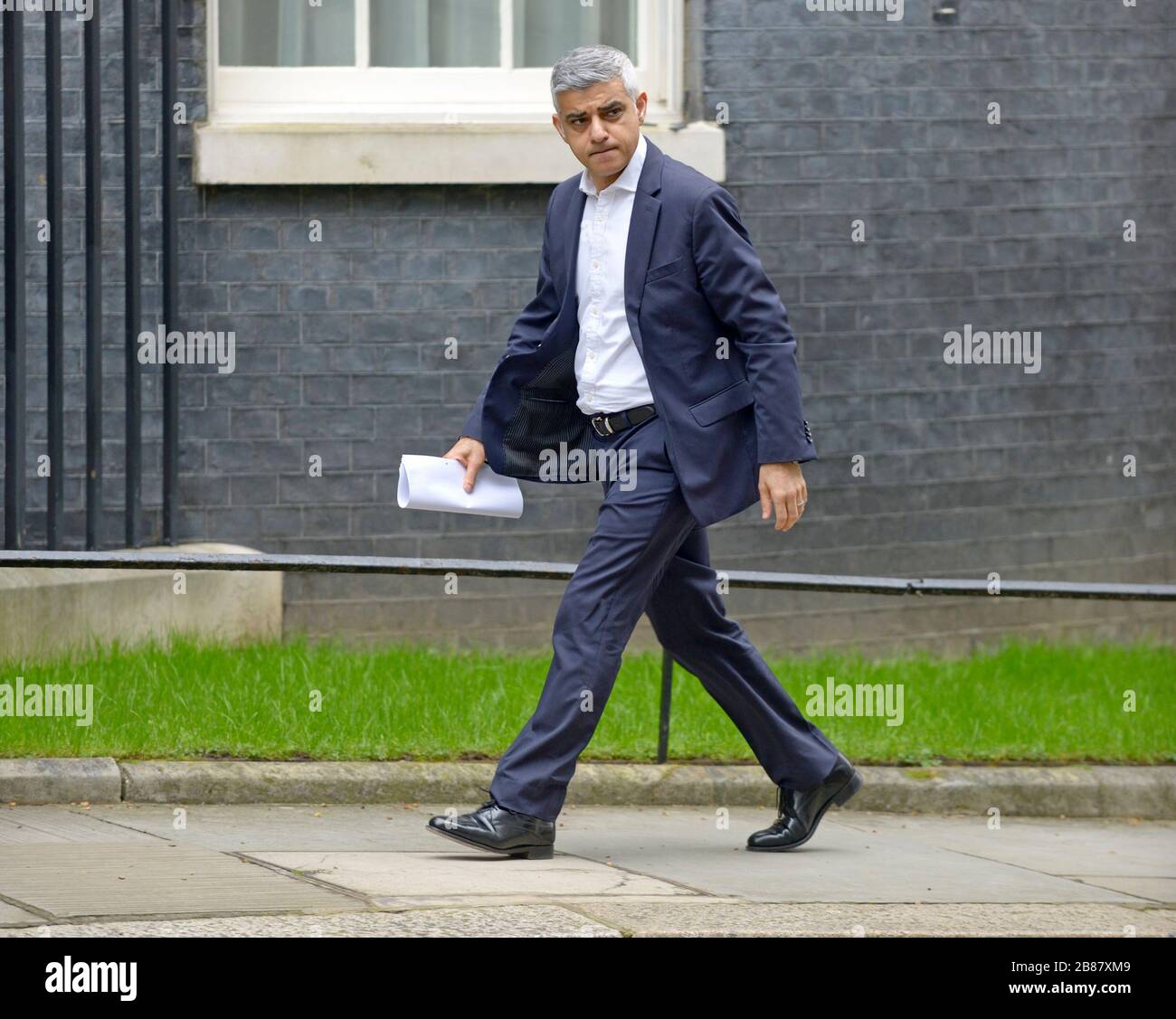 Sadiq Khan (Alcalde de Londres) en Downing Street para asistir a una reunión en el número 10 sobre el coronavirus, el 19 de marzo de 2020 Foto de stock