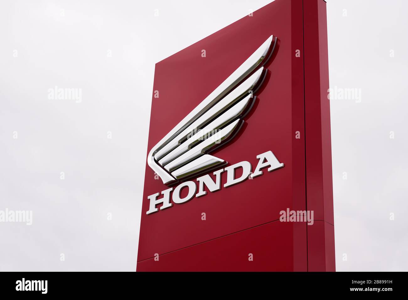Burdeos , Aquitania / Francia - 02 02 2020 : Honda signo distribuidor moto  logotipo tienda fabricante de motos japonés Fotografía de stock - Alamy