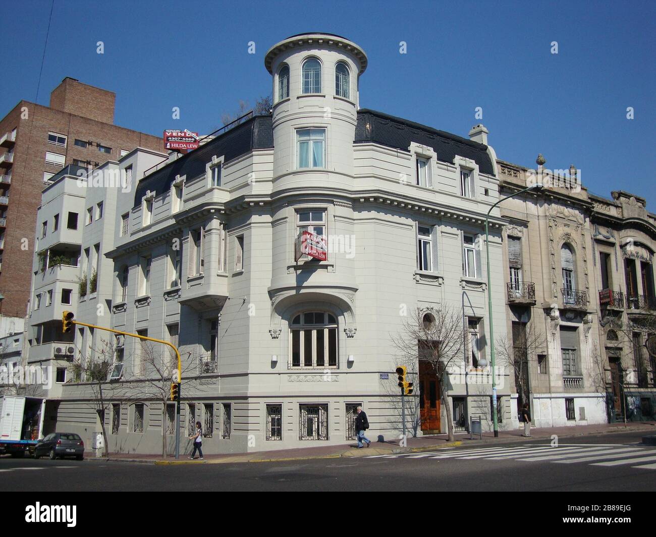 'Español Edificio de departementos en Avenida Caseros y Bolívar