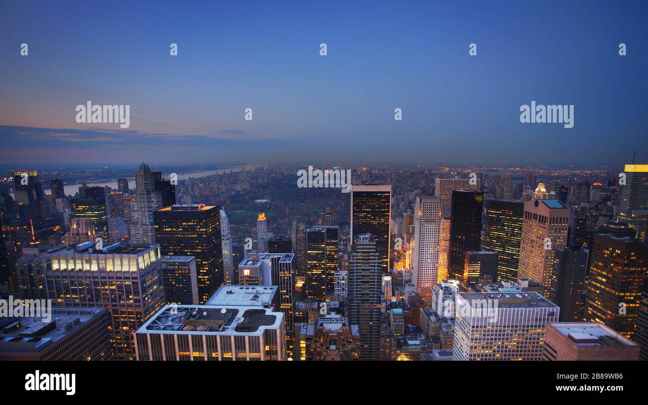 Rascacielos del centro de Manhattan y del Central Park de Nueva York, 12.04.2009, vista aérea, EE.UU., Nueva York Foto de stock