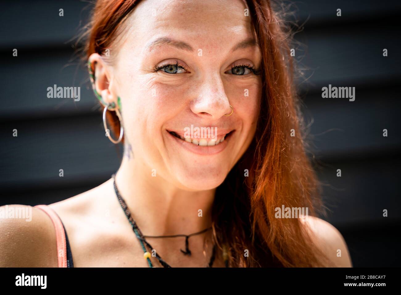 Retrato Pelirrojo Joven Nariz Piercing Fotografías E Imágenes De Alta Resolución Alamy