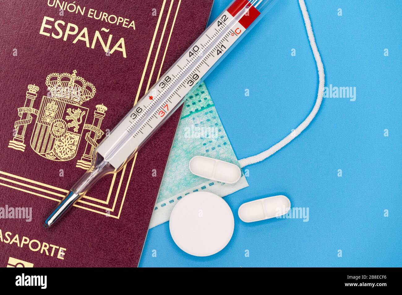 Restricción de viajes en España. Cancelar el viaje planeado a España o la restricción al concepto de viajeros españoles debido a la propagación de la infección por coronavirus. Cuarentena para la pandemia de covid-19 . Foto de stock