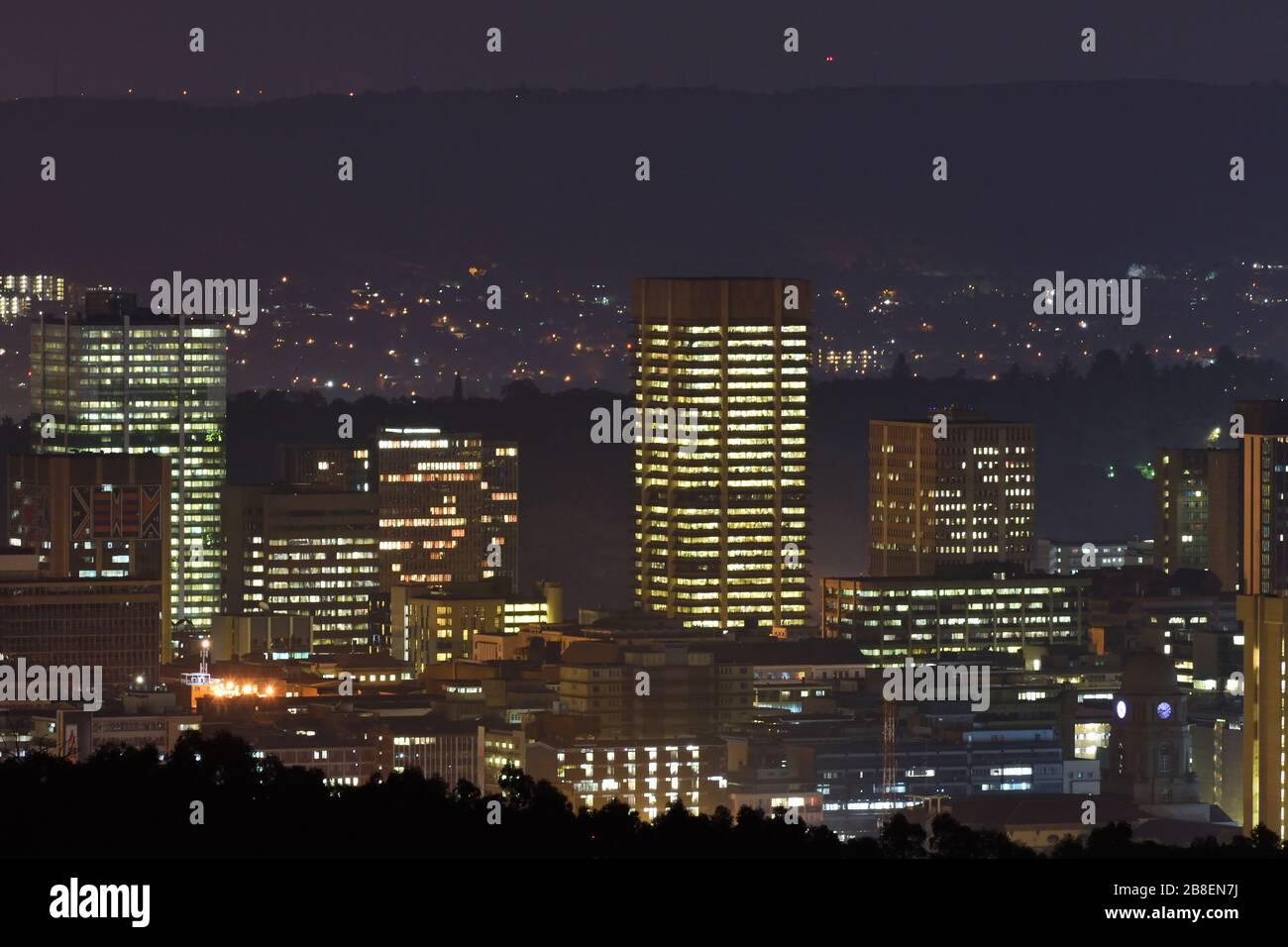 Luces centrales de la ciudad de Pretoria por la noche Foto de stock