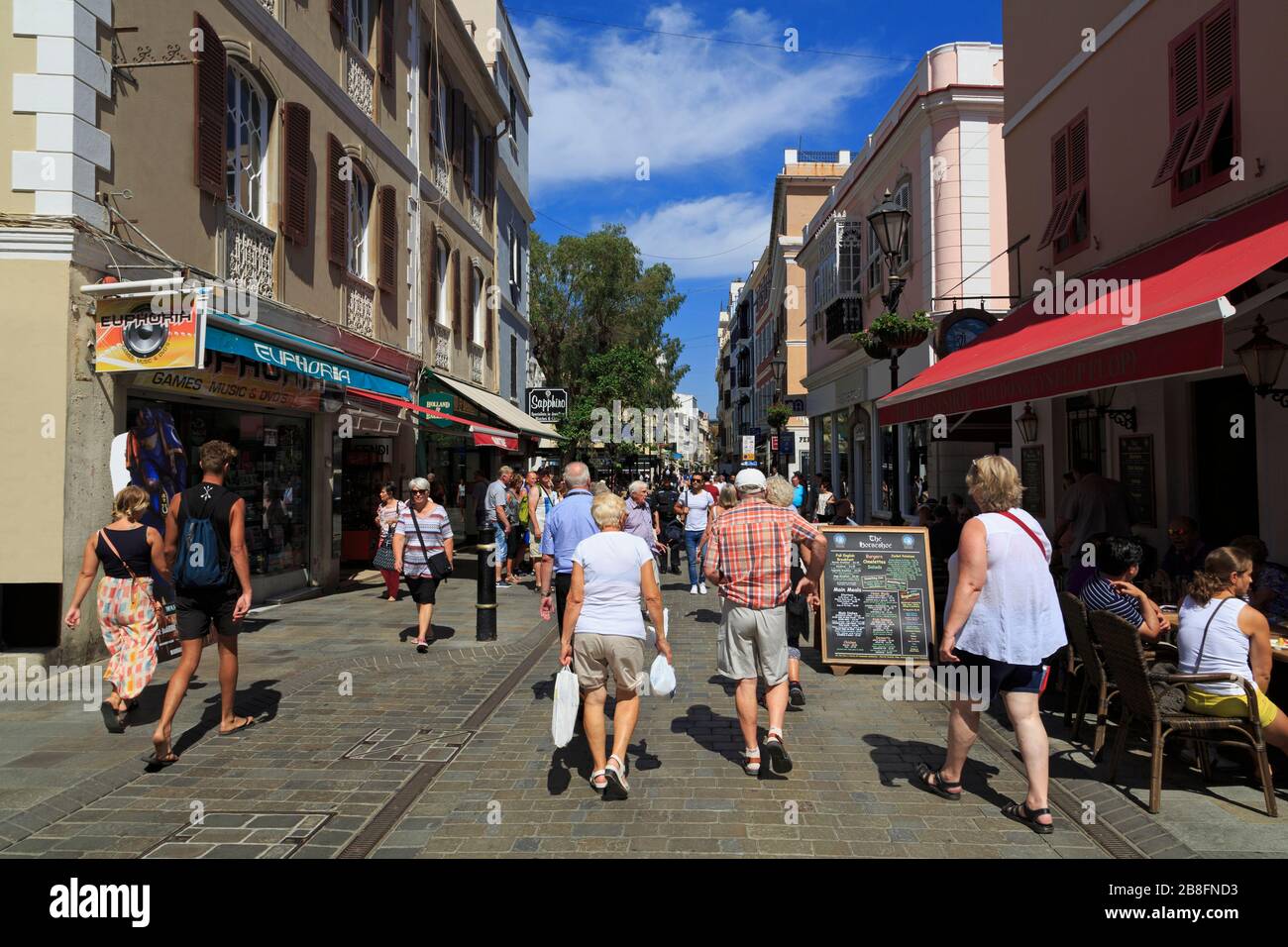 Gibraltar main shopping street fotografías e imágenes de alta resolución -  Alamy