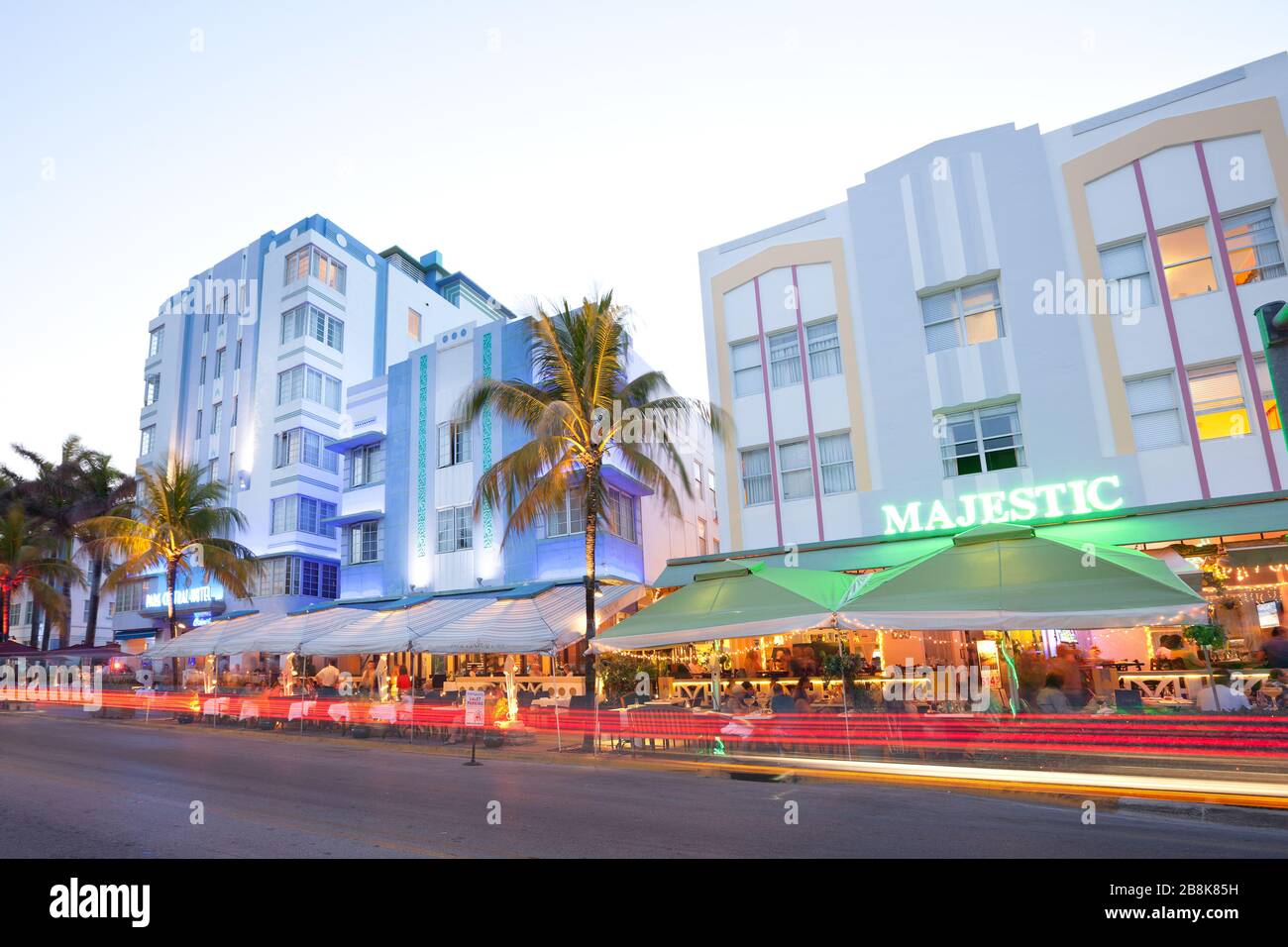 South Beach, Miami, Florida, Estados Unidos - Hoteles, bares y restaurantes en Ocean Drive en el famoso distrito Art Deco. Foto de stock
