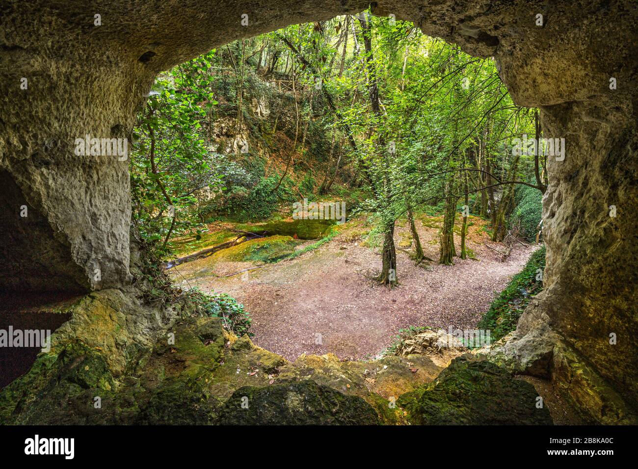 Tumbas medievales de roca en el Valle de Alento Foto de stock