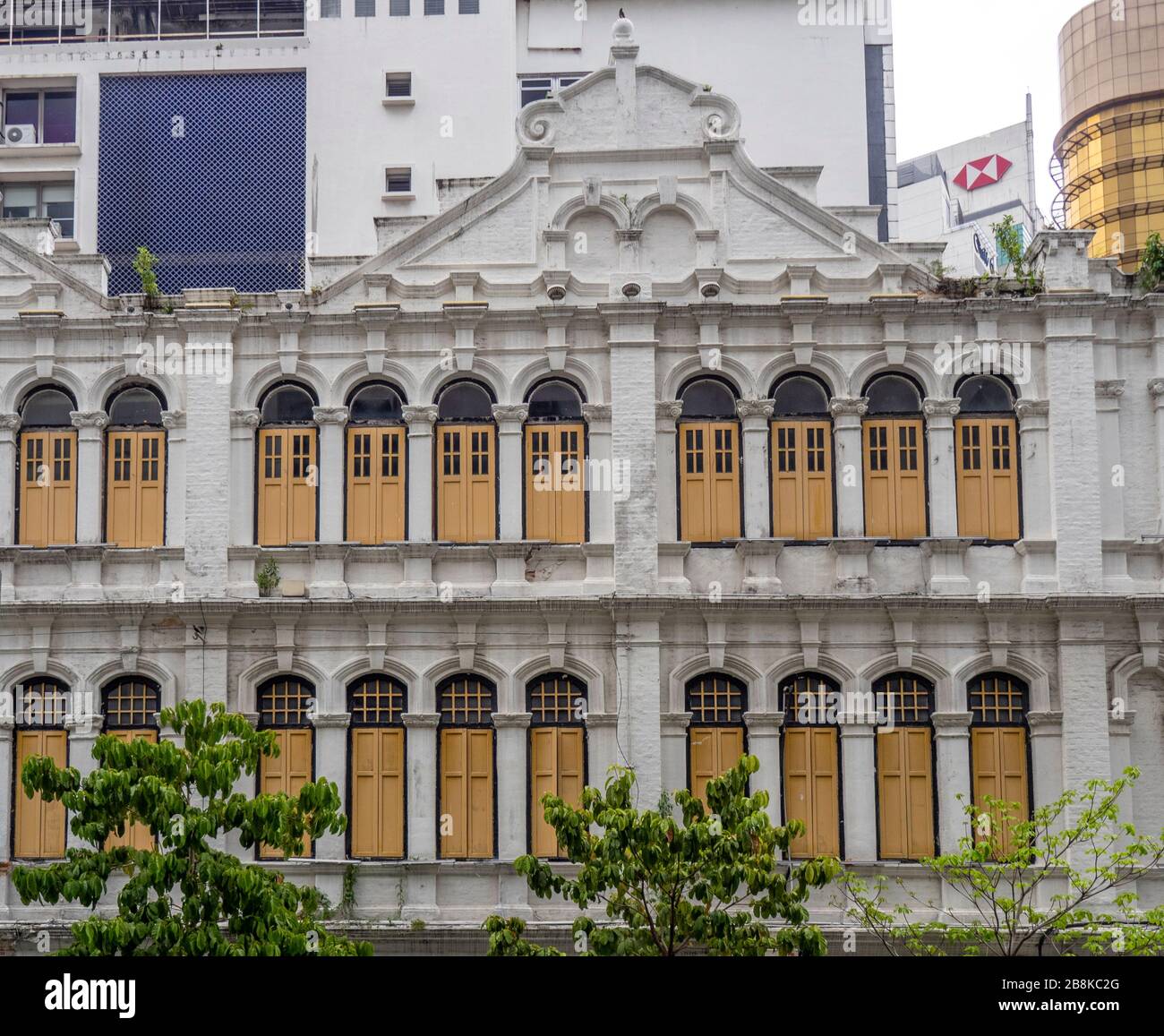 Fachada lateral del edificio tradicional frente a Medan Pasar Old Market Square Chinatown Kuala Lumpur Malaysia. Foto de stock