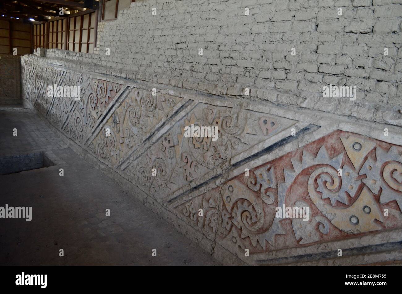 Relieves decorativos en la Huaca Cao Viejo, tumba de Dama de Cao. Trujillo,  Perú Fotografía de stock - Alamy