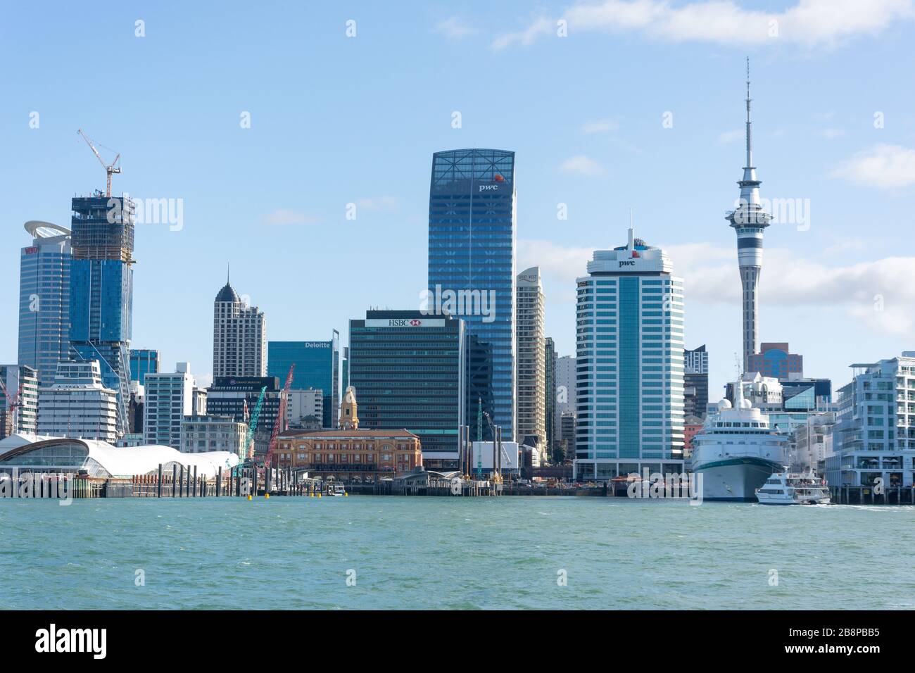 Frente al mar y centro de la ciudad de Auckland, Auckland, Nueva Zelanda Foto de stock