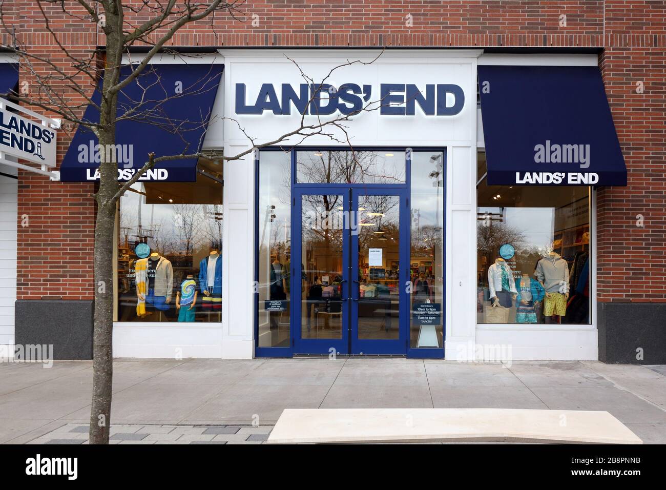 Lands' End, 2655 Richmond Ave, Staten Island, Nueva York. Foto del escaparate de Nueva York de una tienda de ropa informal americana en el centro comercial Staten Island. Foto de stock