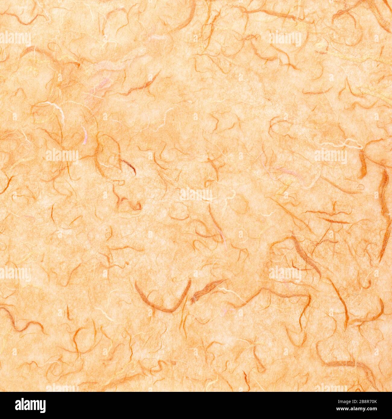 Fondo de color marrón claro a mano con textura de papel de morera  Fotografía de stock - Alamy