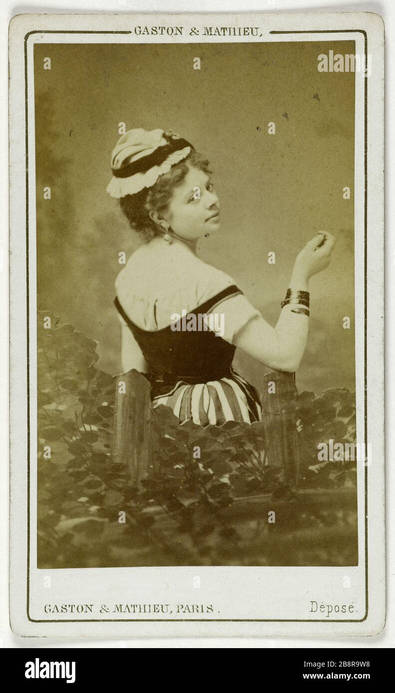 Retrato de Mademoiselle de Gournay, (actriz) Retrato de Mademoiselle de Gournay, actrice. Carta de visita (recto). Fotografía de Gaston, Mathieu & Cie. Tirage sur papier albuminé. 1860-1890. París, musée Carnavalet. Foto de stock