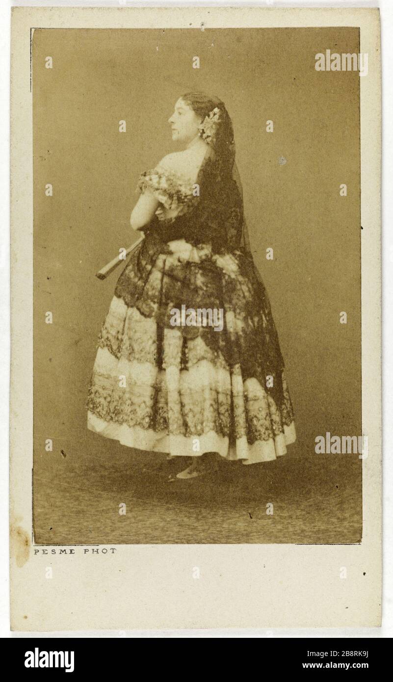 Retrato de Céline Montaland (1843-1891), actriz teatral en la obra Don Quijote. Retrato de Céline Montaland (1843-1891), actrice de théâtre, dans la pièce Don Quichotte. Carta de visita (recto). Tirage sur papier albuminé. 1860-1890. Fotografía de Paul Emile Pesme (actif de 1856 à 1877). París, musée Carnavalet. Foto de stock