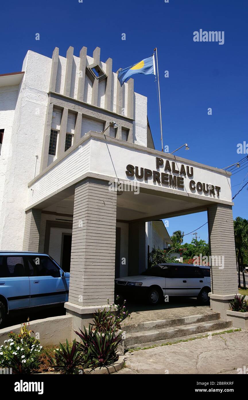 Palau, 28 DE FEBRERO de 2005 - Vista soleada de la Corte Suprema Foto de stock