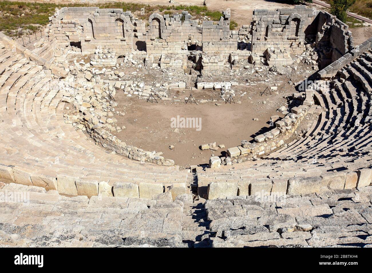 Teatro en la antigua ciudad de Patara, Antalya, Turquía. Foto de stock