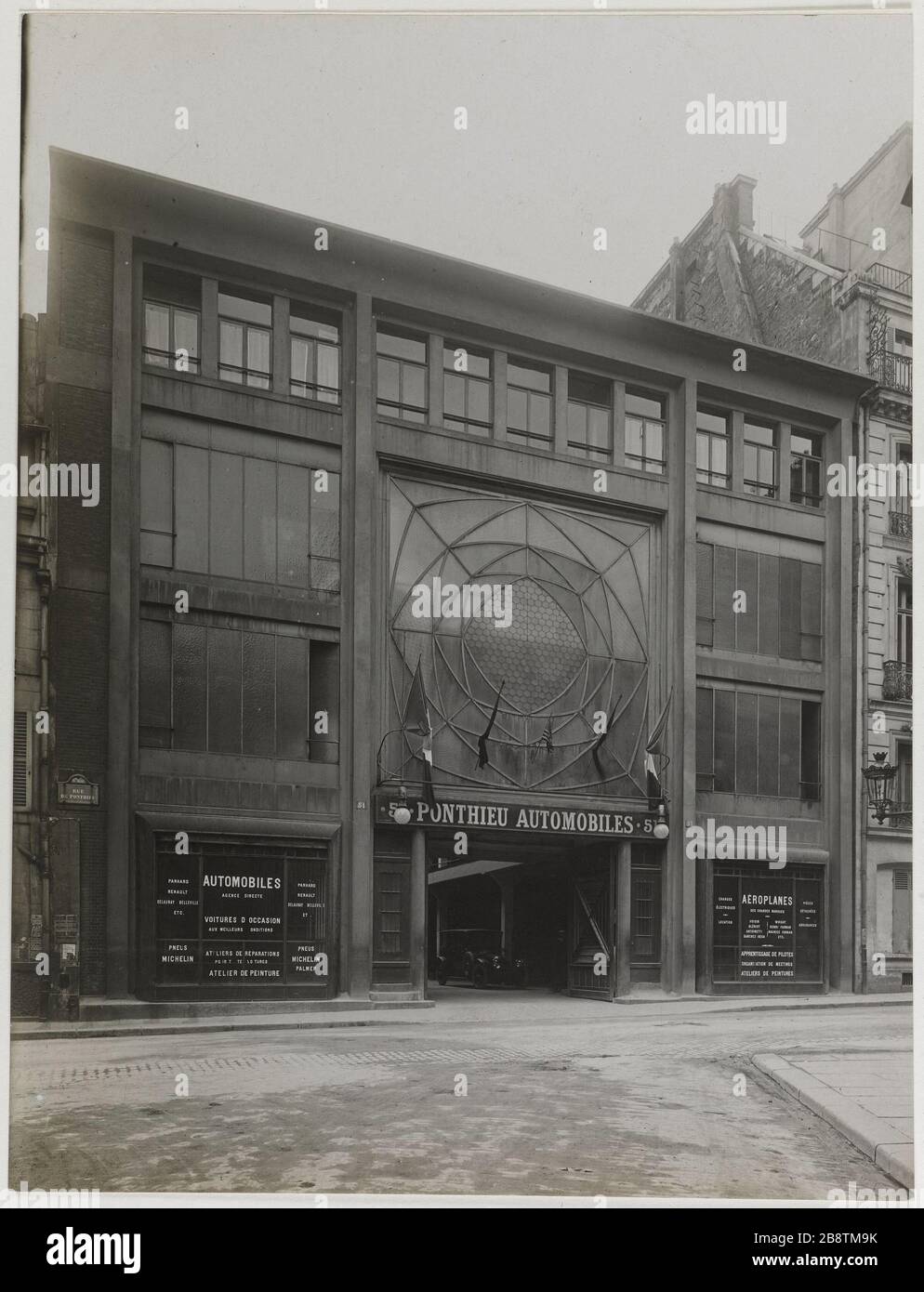 Garage Ponthieu Automobiles (construido por Auguste Perret), 51 rue de Ponthieu, 8º distrito