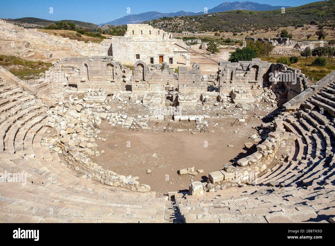 Teatro en la antigua ciudad de Patara, Antalya, Turquía. Foto de stock