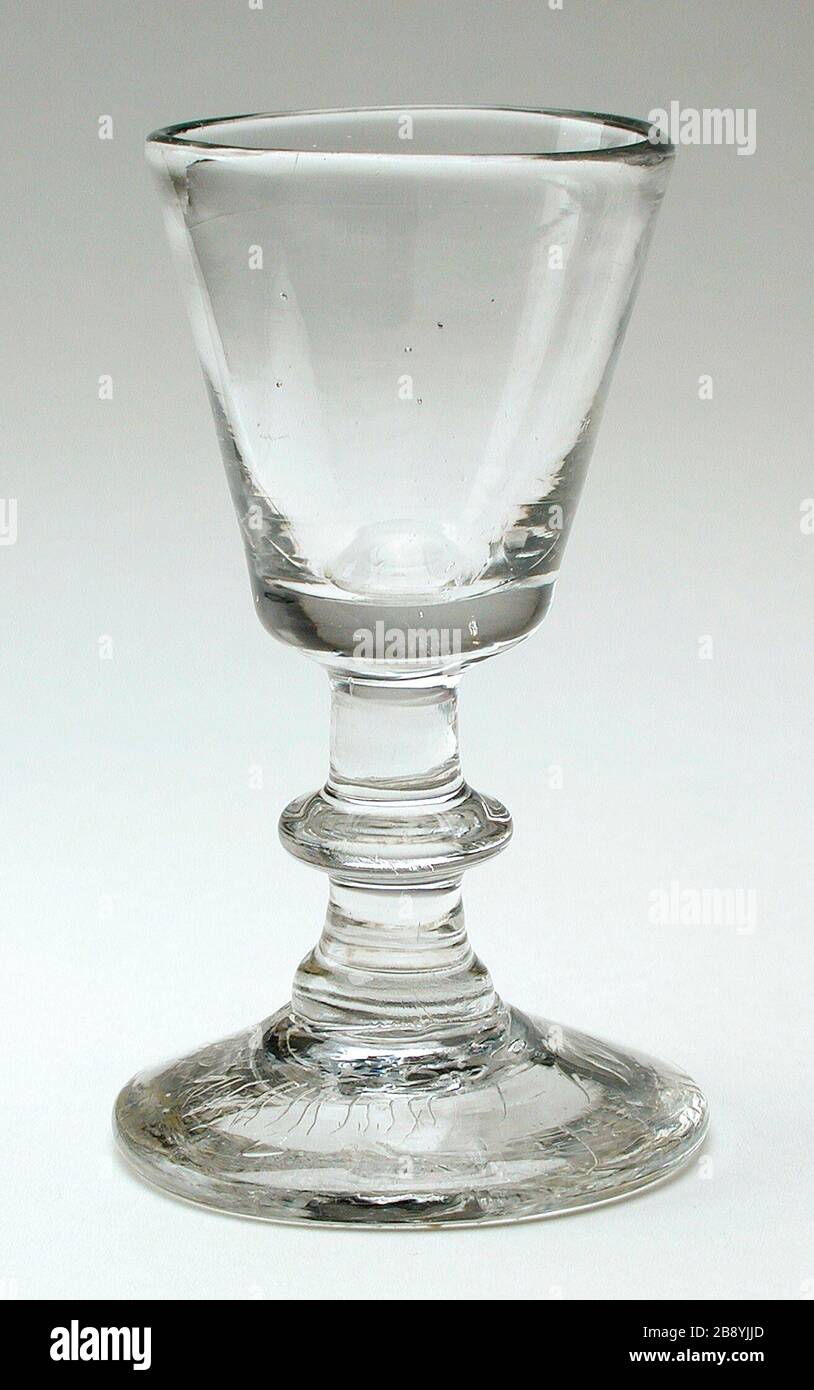 Miniature vaso de vino; en inglés: Estados Unidos, 1815-1840; muebles de  cristal Serviceware don del Reverendo W. Daniel Quattlebaum en memoria de  Edith Brockett Quattlebaum (56.35.237) Artes Decorativas y diseño; entre  1815