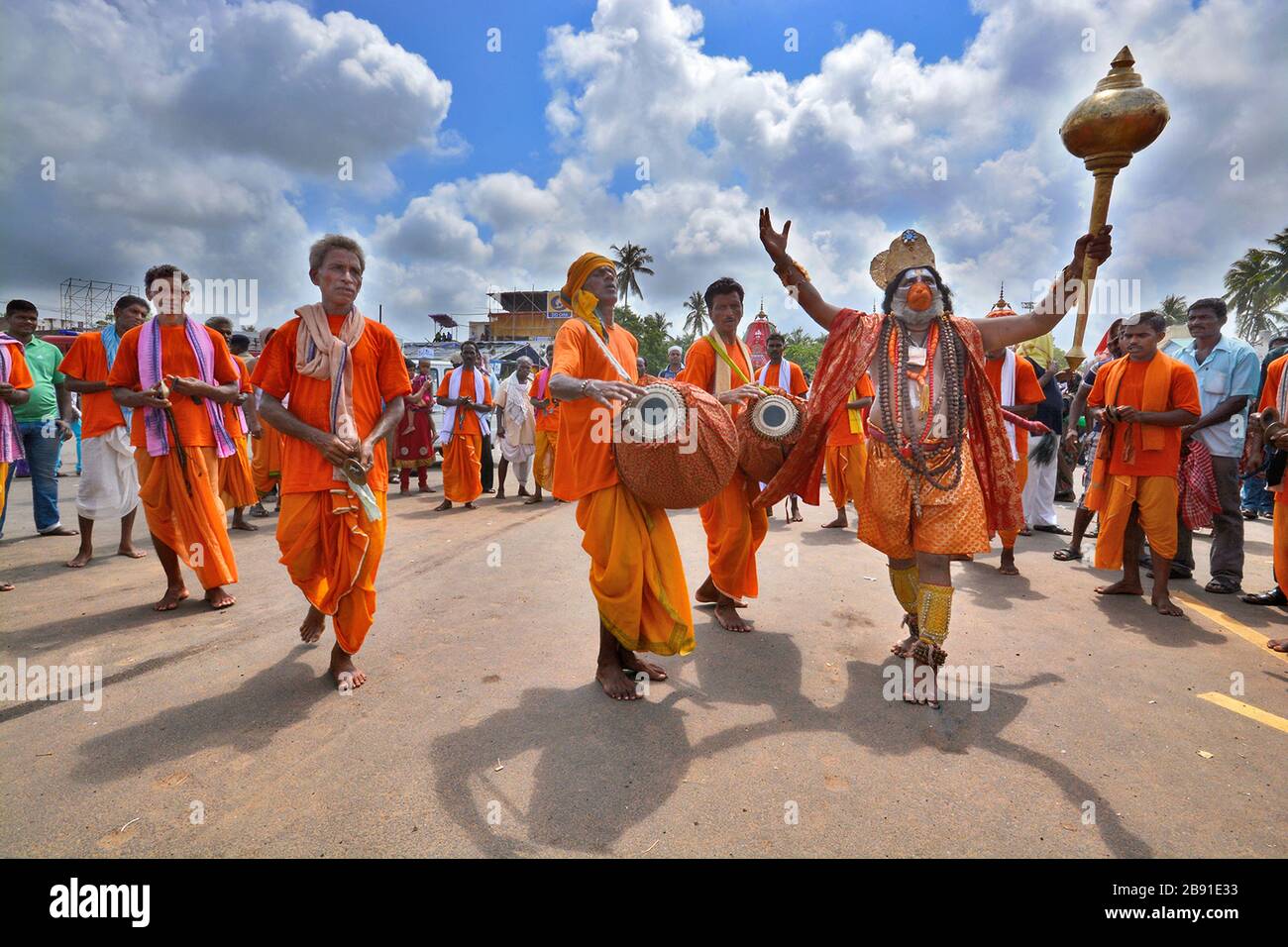 devotos en el festival puri odisha india del carro de retorno Foto de stock