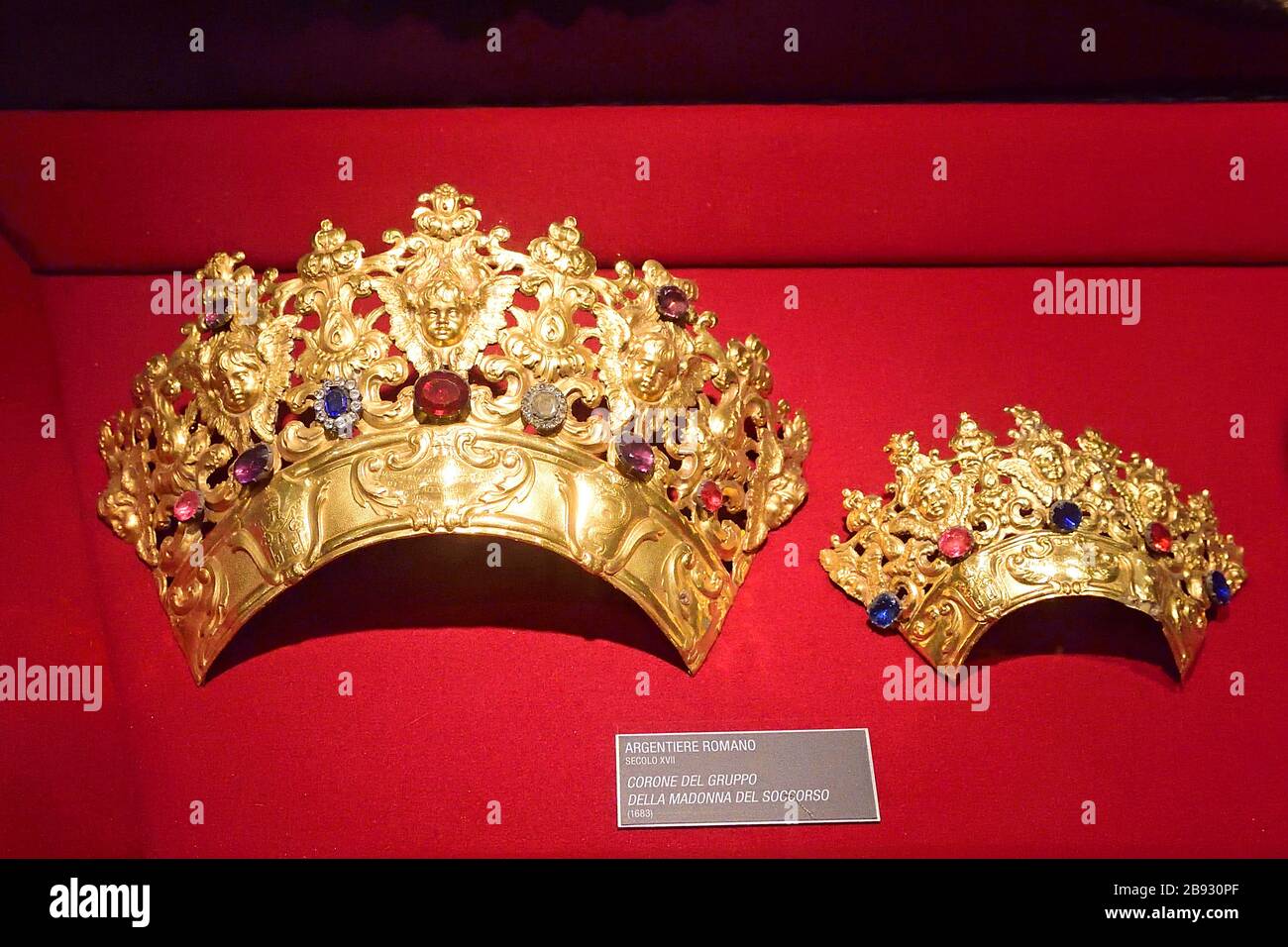 Coronas, Museo del Tesoro di San Lorenzo, Génova, Liguria, Italia, Europa Foto de stock